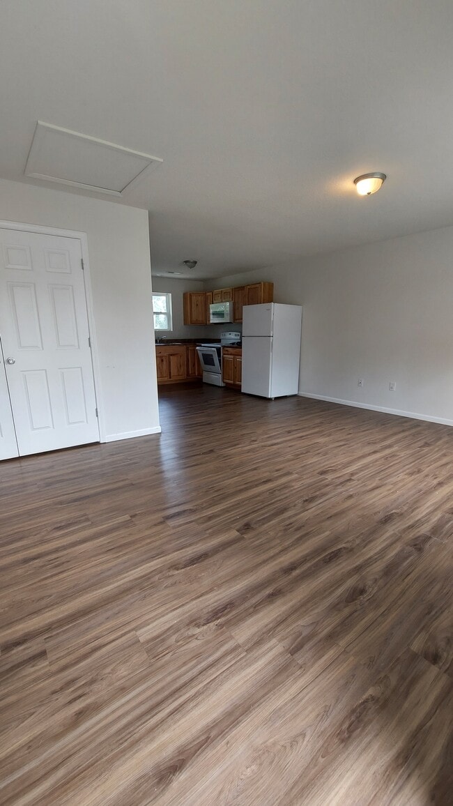 Building Photo - 1010 S Singleton