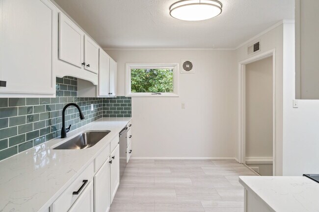 Foto del edificio - 1316 Huntington Rd