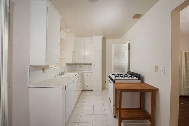 Building Photo - 10534 Eastborne Ave