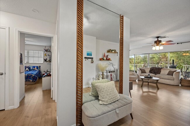 Foto del edificio - 404 Pine Tree Ct