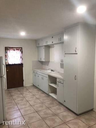 Building Photo - 2 br, 1 bath Duplex - 1615 W Nolana Ave /1...