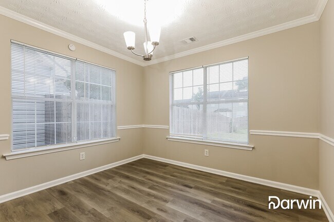 Building Photo - 1535 Logan Ln