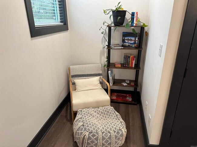 Building Photo - 408 E 21st St