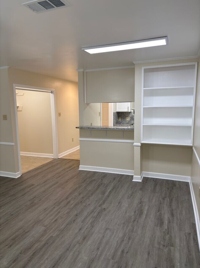 Foto del edificio - 8144 Jefferson Park Dr