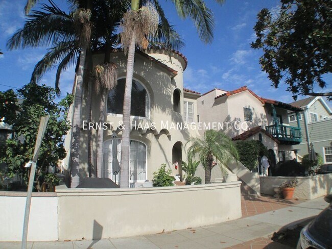 Building Photo - Beautiful 2 bedroom Spanish Upper in Belmo...
