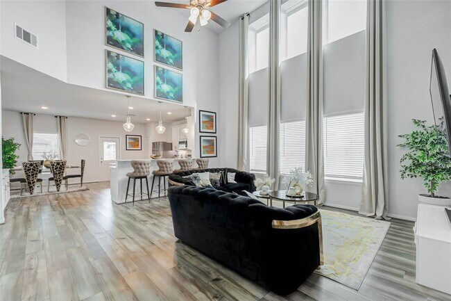 Foto del edificio - 15231 White Moss Dr