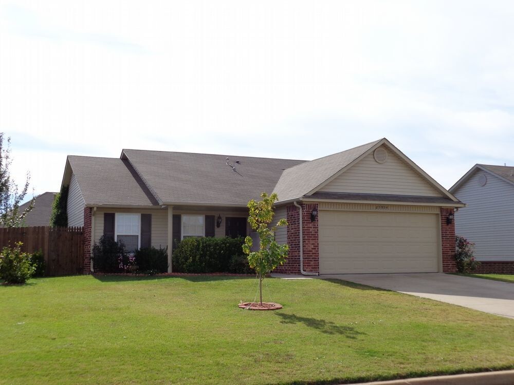 Primary Photo - 3 Bedroom in The Crossing at 91st