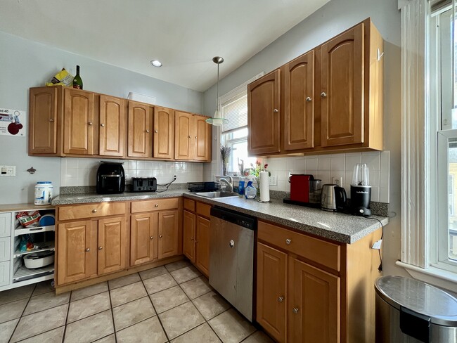 Building Photo - 83 Wensley St