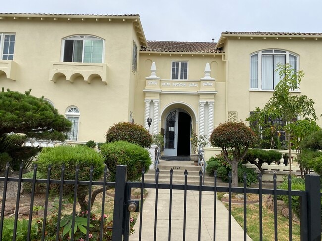 Front of Building - 1327 S Gramercy Pl