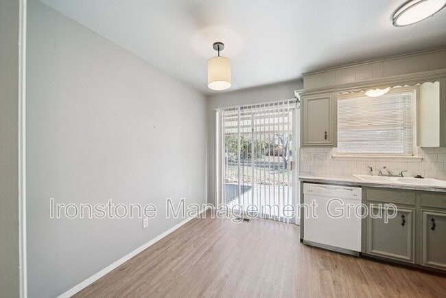 Building Photo - 5824 E 35th St