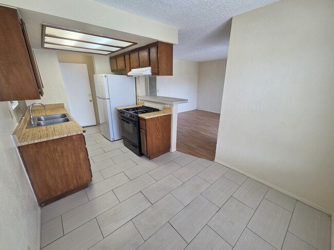 Building Photo - 839 Gaviota Ave