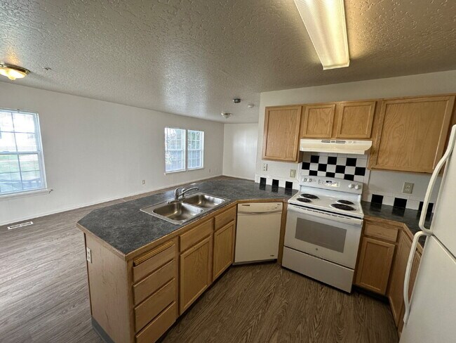 Foto del edificio - Upper Level 2 Bedroom 1 Bath Apartment