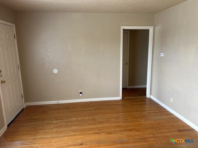 Foto del edificio - 1315 Jefferis Ave