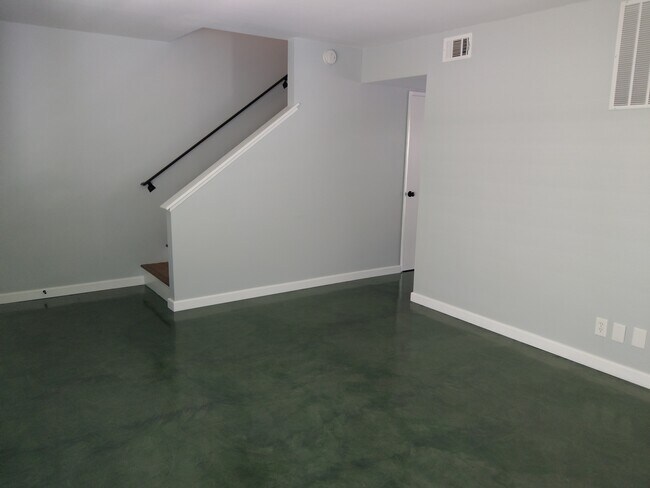 Foto del edificio - 518 Serento Cir