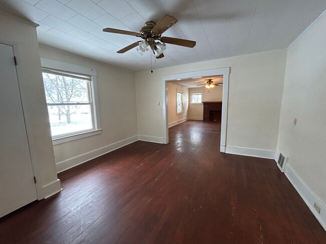 Building Photo - Cozy Three Bedroom Home in Grove City