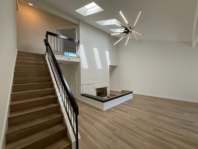 Foto del edificio - 4 Bedroom 3 Bath 2 Story Home With Family ...