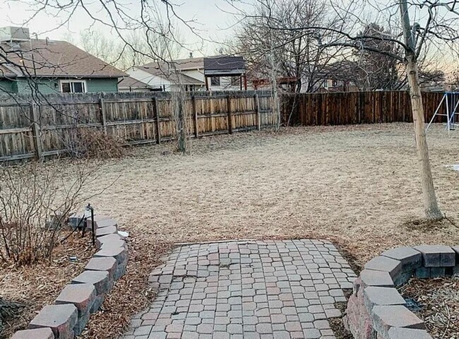 Building Photo - 4BR Tri-Level with Sunroom & Oversized Fenced Yard & 2-Car Garage!