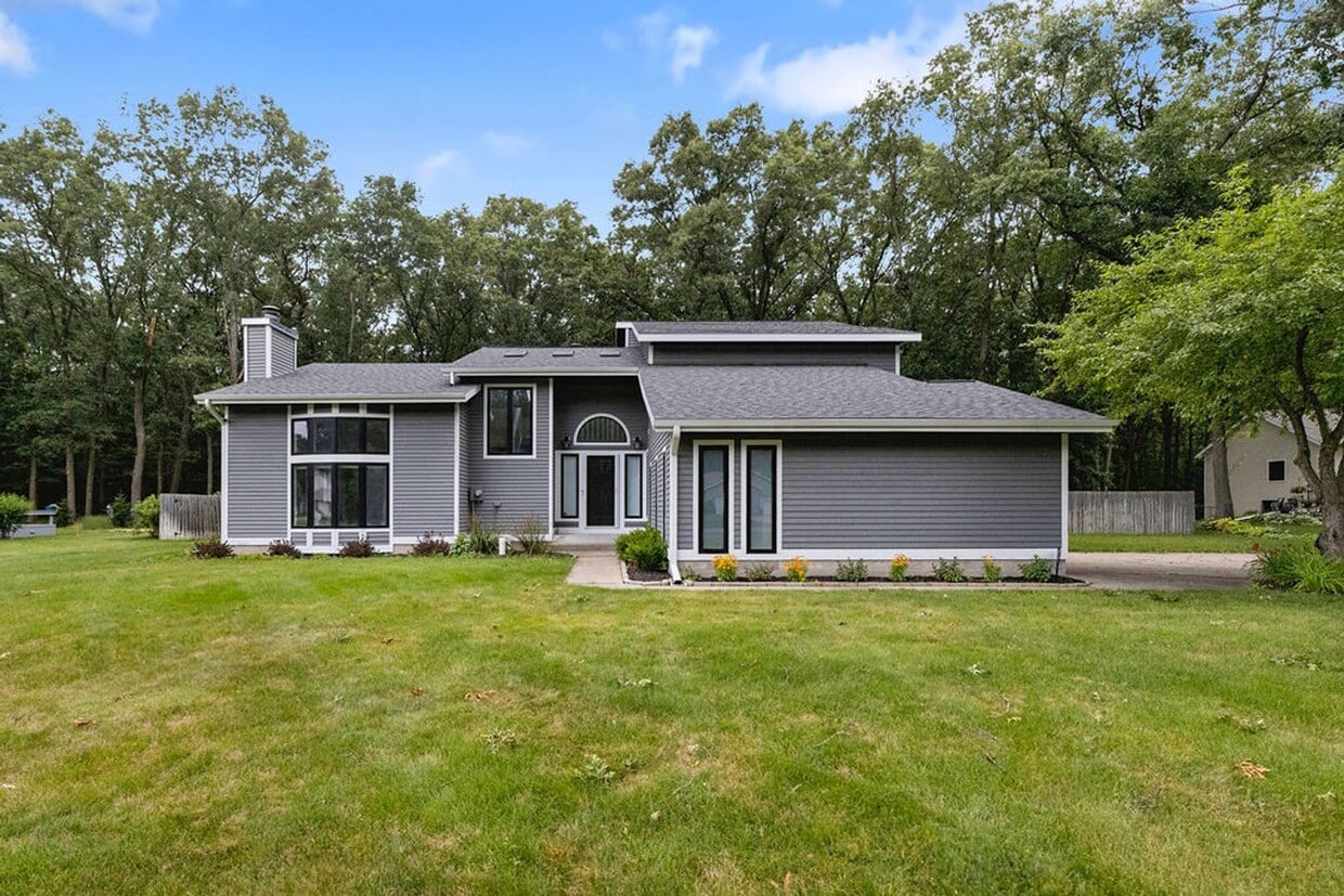 Primary Photo - 3306 N Riverwood Dr