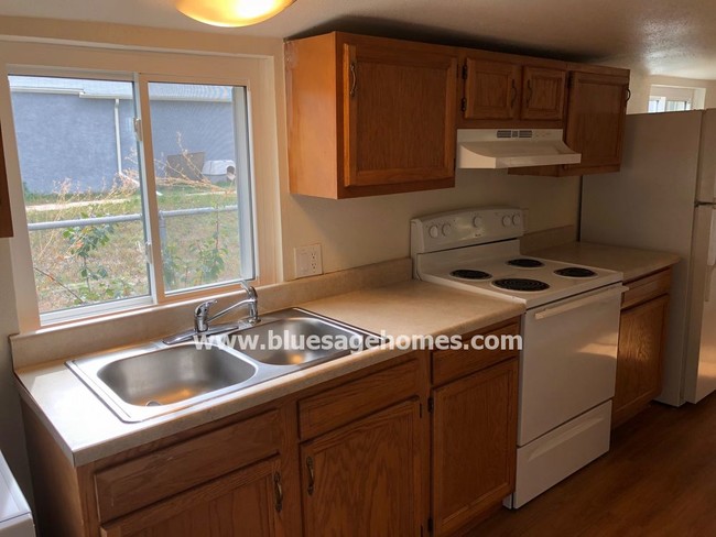 Foto del edificio - 2 Bedroom in Denver with PRIVATE YARD