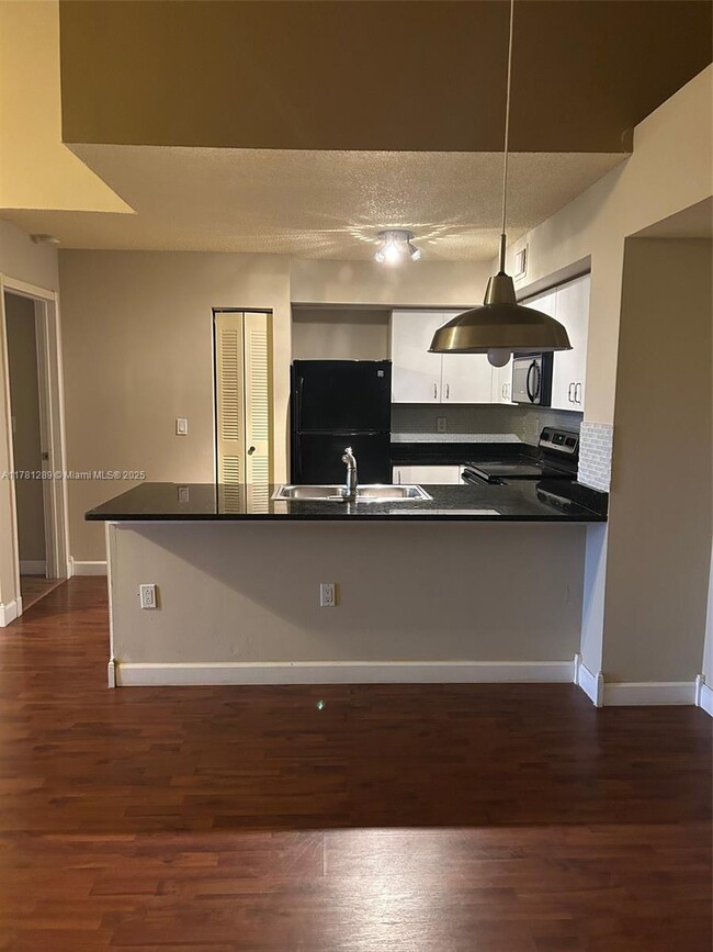 Building Photo - 1707 Village Blvd