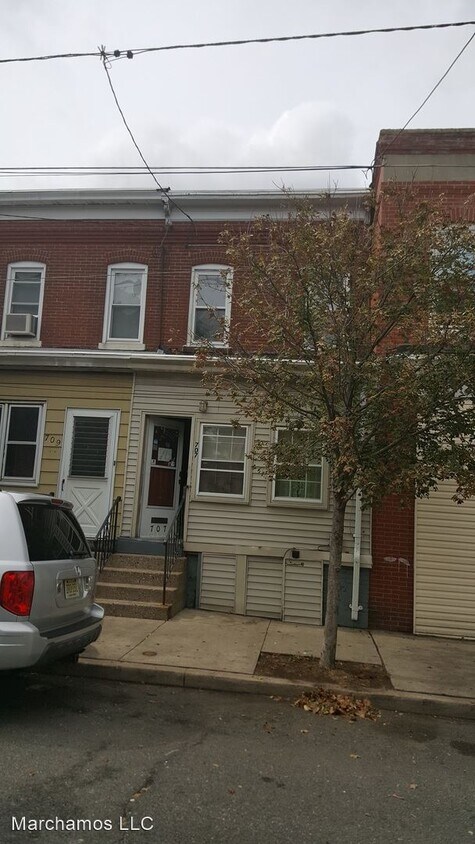 Foto principal - 3 br, 1 bath House - 707 Beatty St