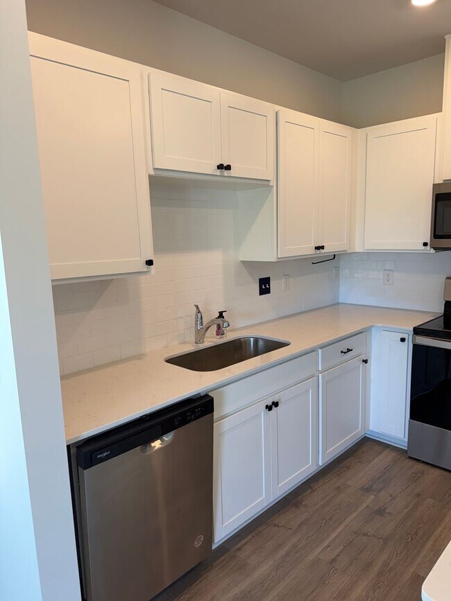 Foto del edificio - 3 BR/2BA | Newly Renovated Single Family Home | Covered Patio | In Columbia!