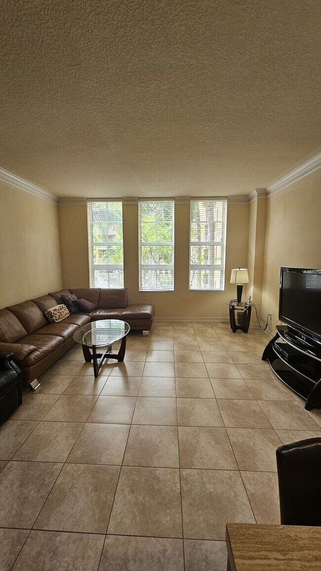 Foto del edificio - 3001 NE 185th St
