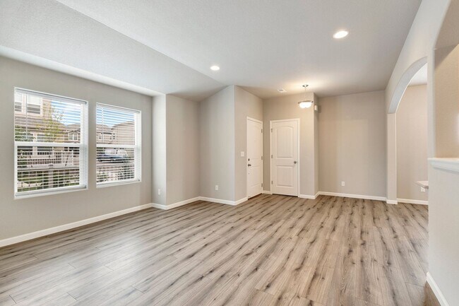 Building Photo - 875 Petra Heights