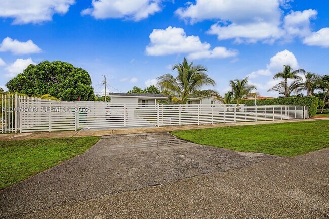 Building Photo - 9541 SW 165th St