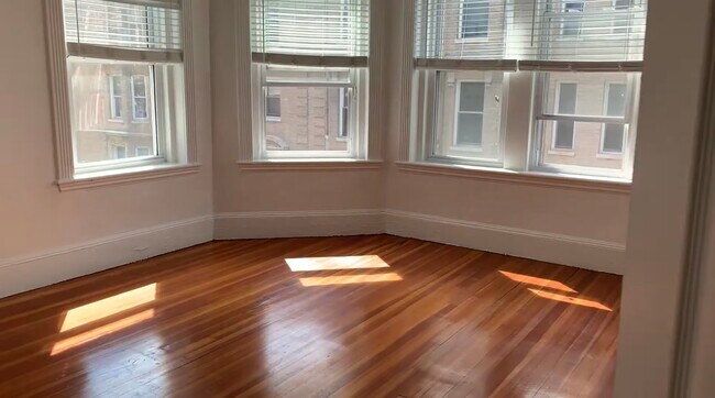 Building Photo - 61 Hemenway St