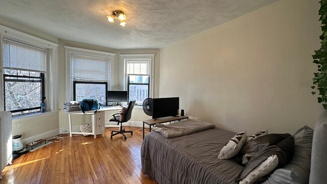 Building Photo - 122 Saint Stephen St