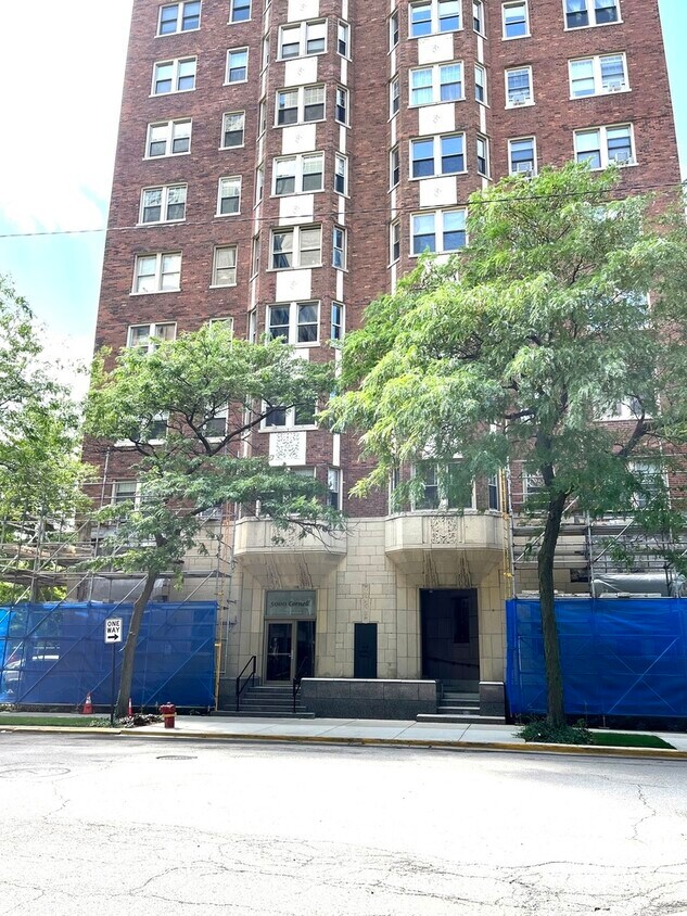 Primary Photo - 5000 S Cornell Ave