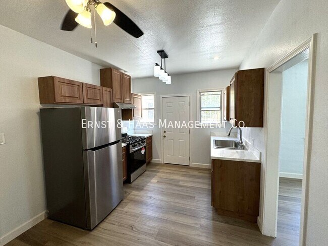 Foto del edificio - 1405 1/2 Olive Ave.-