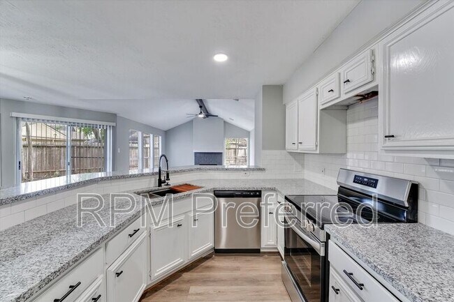 Foto del edificio - 8526 Deer Meadow Dr
