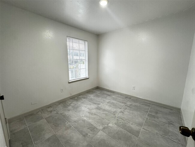 Foto del edificio - 7718 Mosewood St