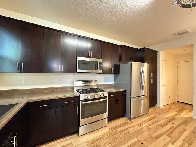 Foto del edificio - Modern 2-Story with Loft near Sutter Health Park