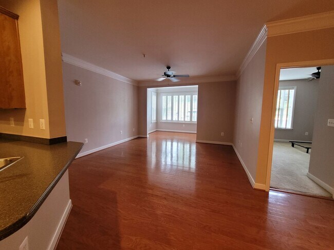 Building Photo - 2 Bed / 2 Bath Condo Unit with Amazing Ame...