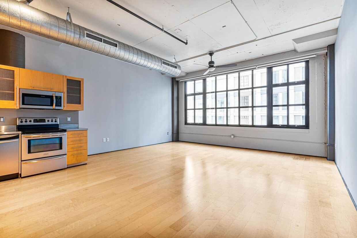 Stylish, south-facing 1-bdrm/1-bath loft in the Pearl—Deeded parking & storage - Stylish, south-facing 1-bdrm/1-bath loft in the Pearl—Deeded parking & storage