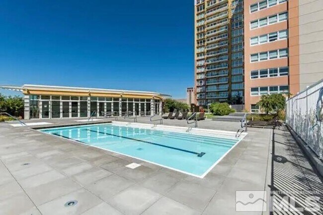 Foto del edificio - 255 N Sierra St