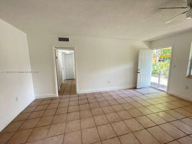 Building Photo - 10848 NE 3rd Ct