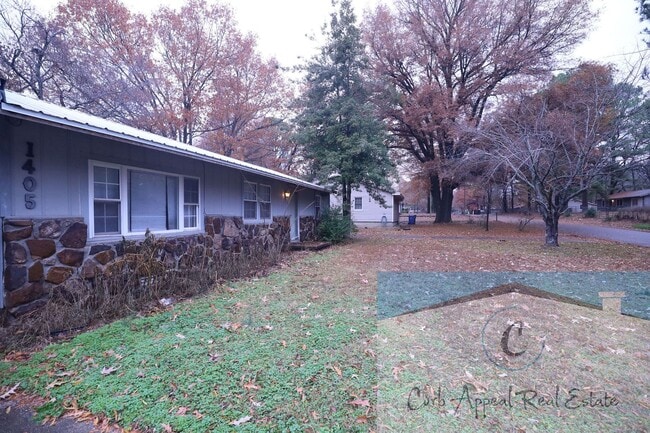 Building Photo - 1405 Pratt Cir