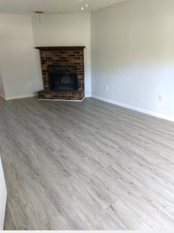 Building Photo - 205 Highview Way