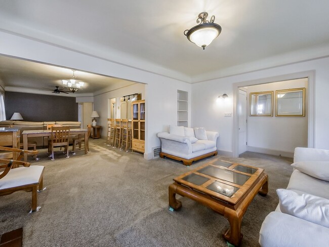 Foto del edificio - Welcome to this beautiful 2 bedroom, 2 bat...