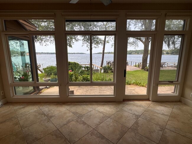 Building Photo - 806 Regatta Dr
