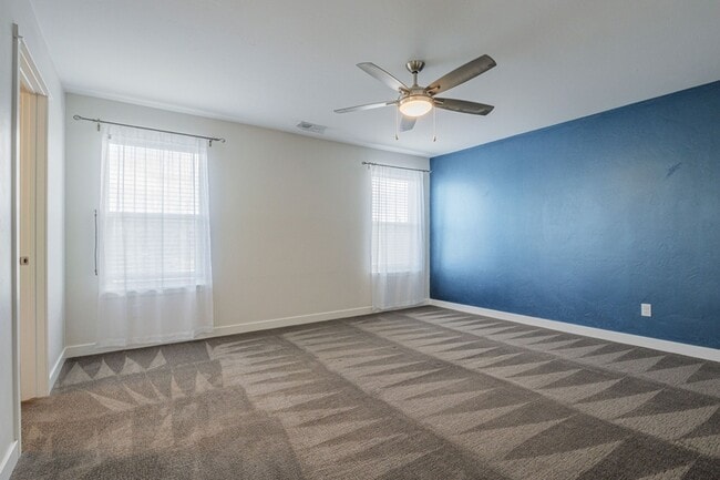 Building Photo - 676 High Pnes Ln