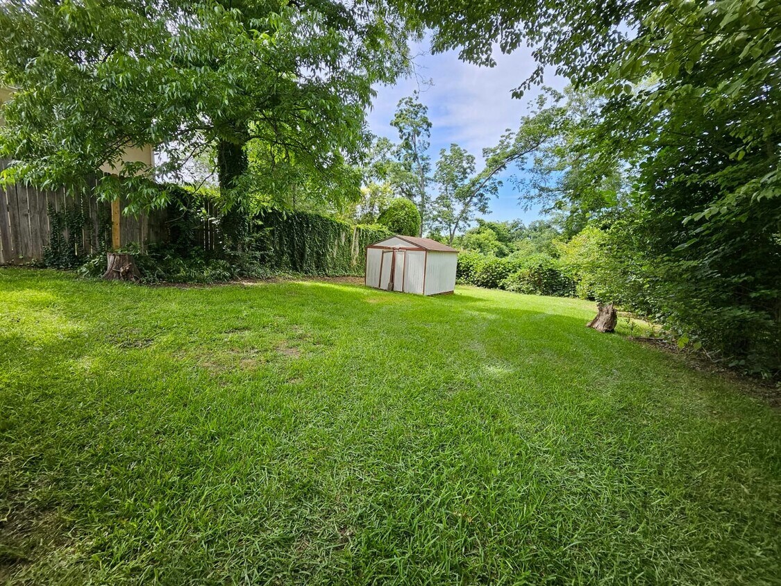 Primary Photo - 121 E Tinsley St