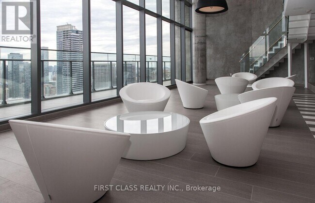 Photo du bâtiment - 45 Charles St E