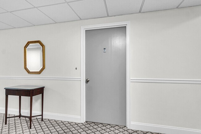 Building Photo - Downtown Charleston Living with Stunning Views