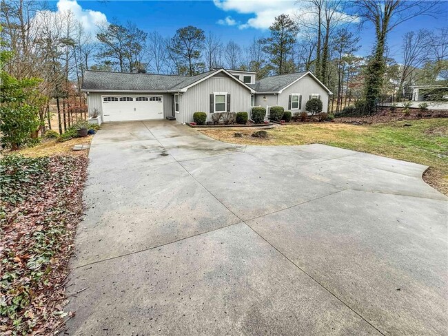 Building Photo - 4211 Fairgreen Dr NE