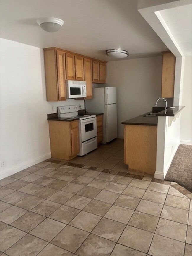 Building Photo - 1 bedroom, 1 bath, ground floor condo in El Cajon available for Move in Feb 1, 2026